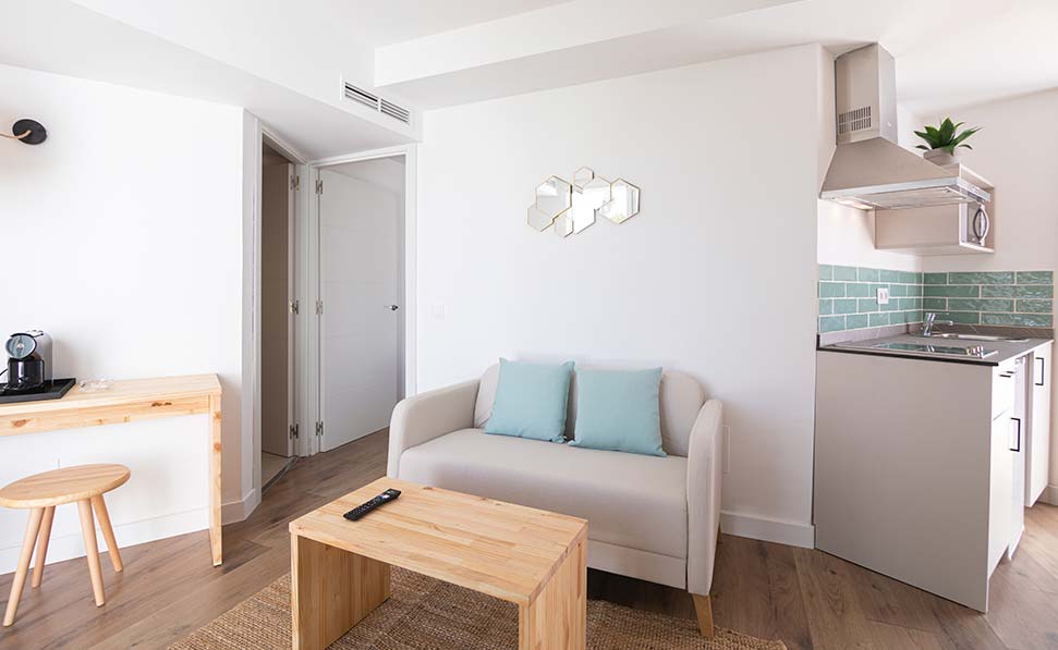 Studio Sofa und Couchtisch Marsenses Ferrera Blanca Hotel Geräumiger Wohnbereich Studio Marsenses Ferrera Blanca Hotel