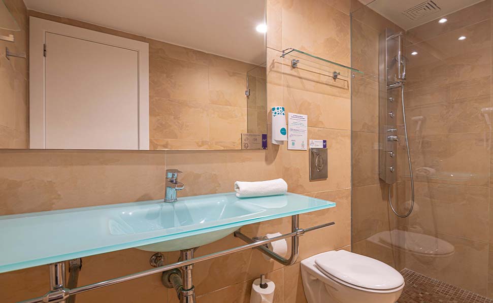 Badezimmer Suite Marsenses Ferrera Blanca Hotel vollständiges Badezimmer Suite Marsenses Ferrera Blanca Hotel