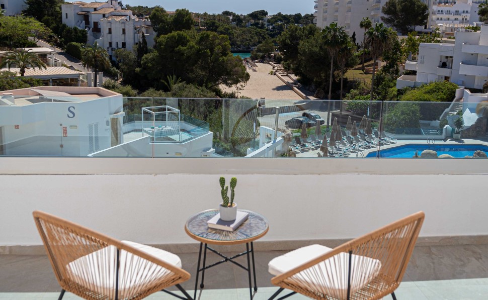 Bett und Lampen junior suite marsenses ferrera blanca hotel adults only