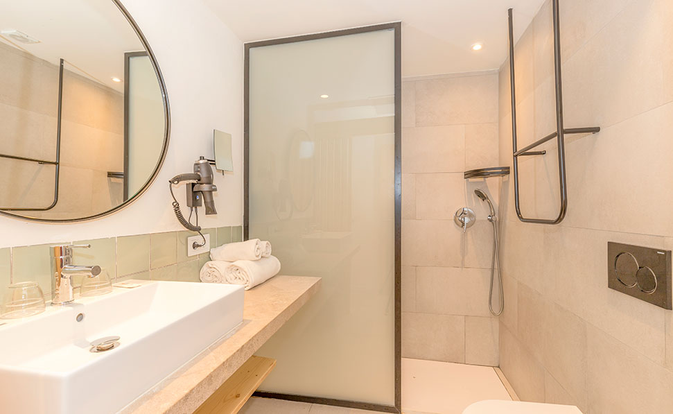 Spiegel Badezimmer Apartment mit 2 Schlafzimmern und Poolblick marsenses paradise club hotel