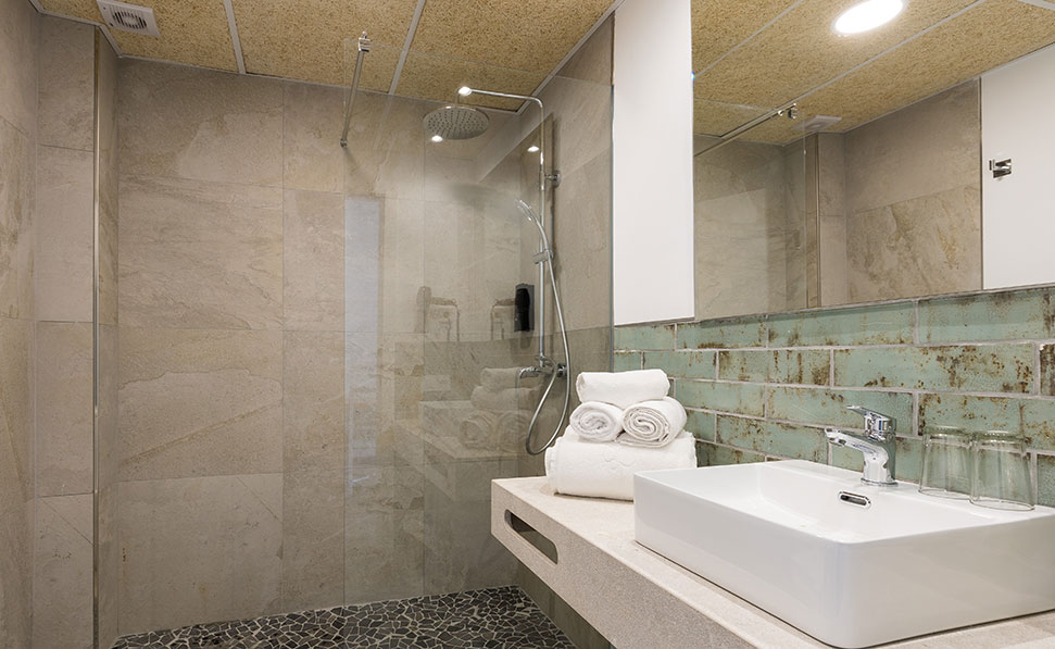 komplettes Bad Doppelzimmer mit Poolblick marsenses paradise club hotel