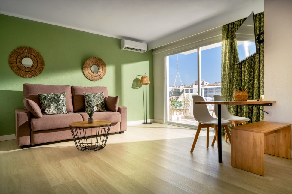 Salón comerdor del apartamento superior del marsenses natura olea hotel