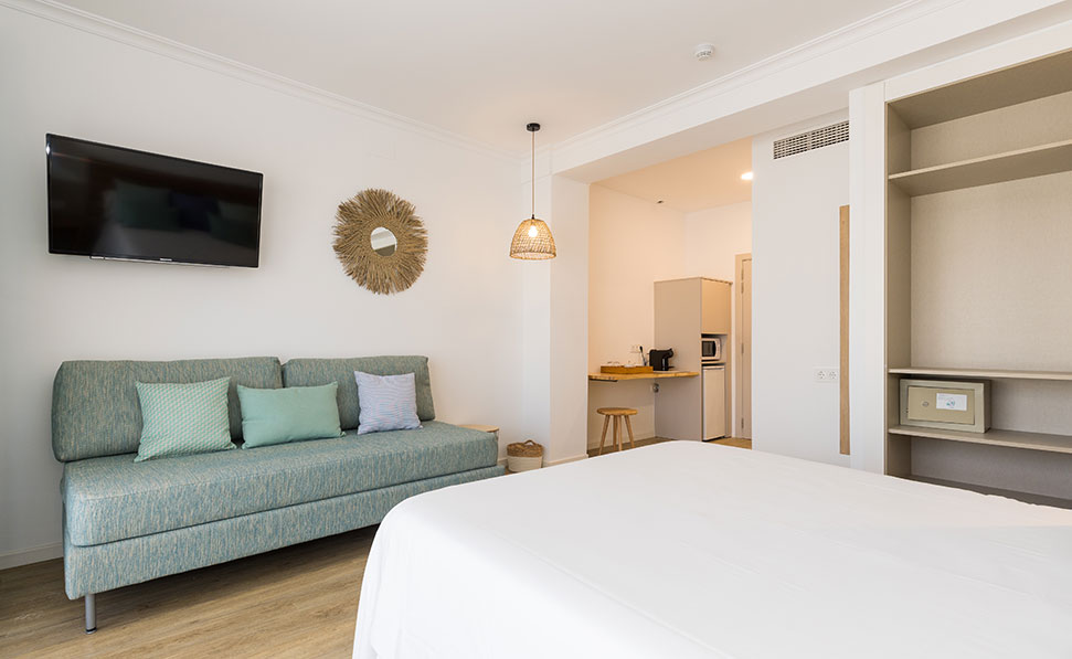 habitacion doble marsenses paradise club hotel sofá y cama habitacion doble marsenses paradise club hotel