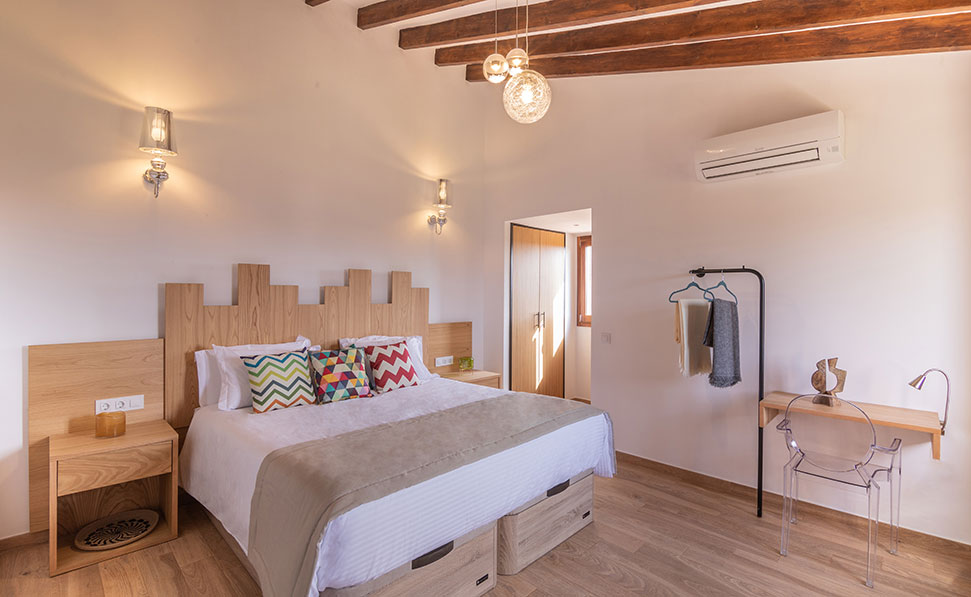 lit et lampes chambre puput Marsenses Cas Metge Matas Villa