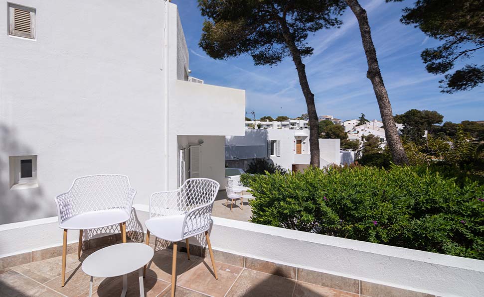 vues de la terrasse meublée studio Marsenses Ferrera Blanca Hotel