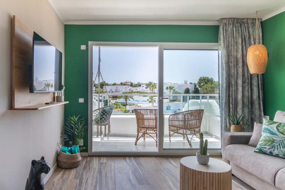 salon lumineux appartement superieur avec acces a la piscine marsenses natura olea hotel