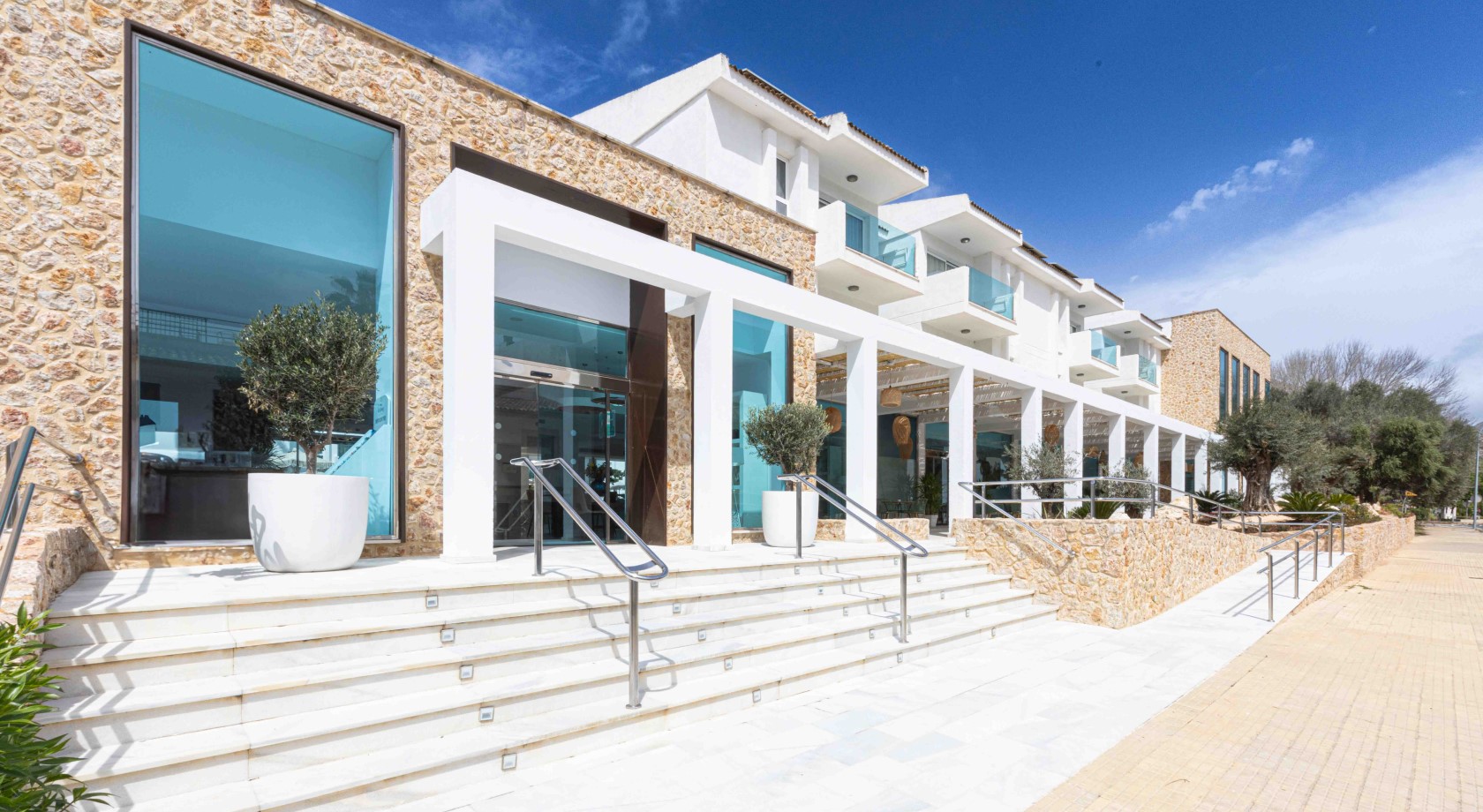 Entrada y accesos del MarSenses Puerto Pollensa Hotel & Spa Entrada y accesos del MarSenses Puerto Pollensa Hotel & Spa