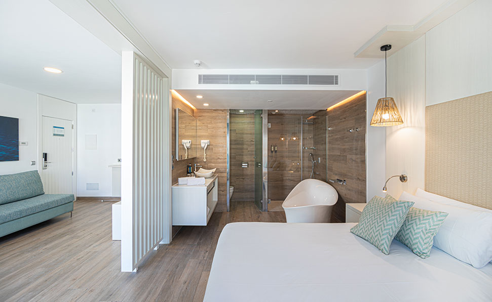 chambre et salon junior suite Marsenses Pollensa Hotel & Spa deux espaces junior suite Marsenses Pollensa Hotel & Spa