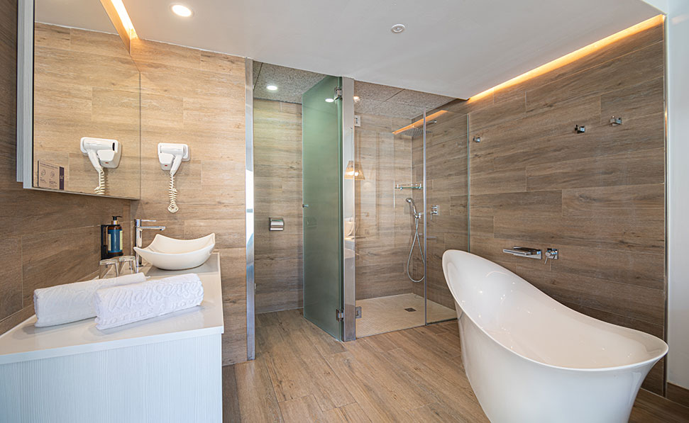 salle de bain junior suite Marsenses Pollensa Hotel & Spa salle de bain complète junior suite Marsenses Pollensa Hotel & Spa