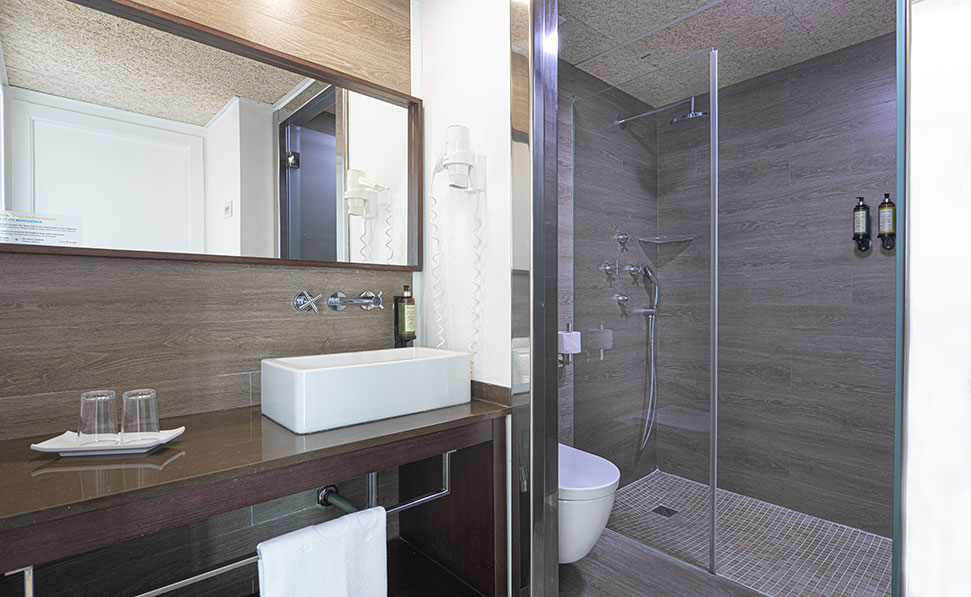 salle de bain suite Marsenses Pollensa Hotel & Spa salle de bain complète suite Marsenses Pollensa Hotel & Spa