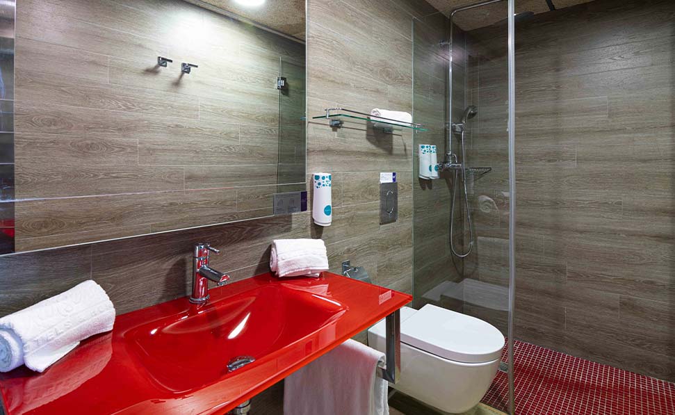 salle de bain complète Appartement Vue Piscine marsenses rosa del mar hotel spa