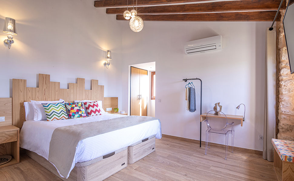 letto e lampade camera puput marsenses cas metge matas villa