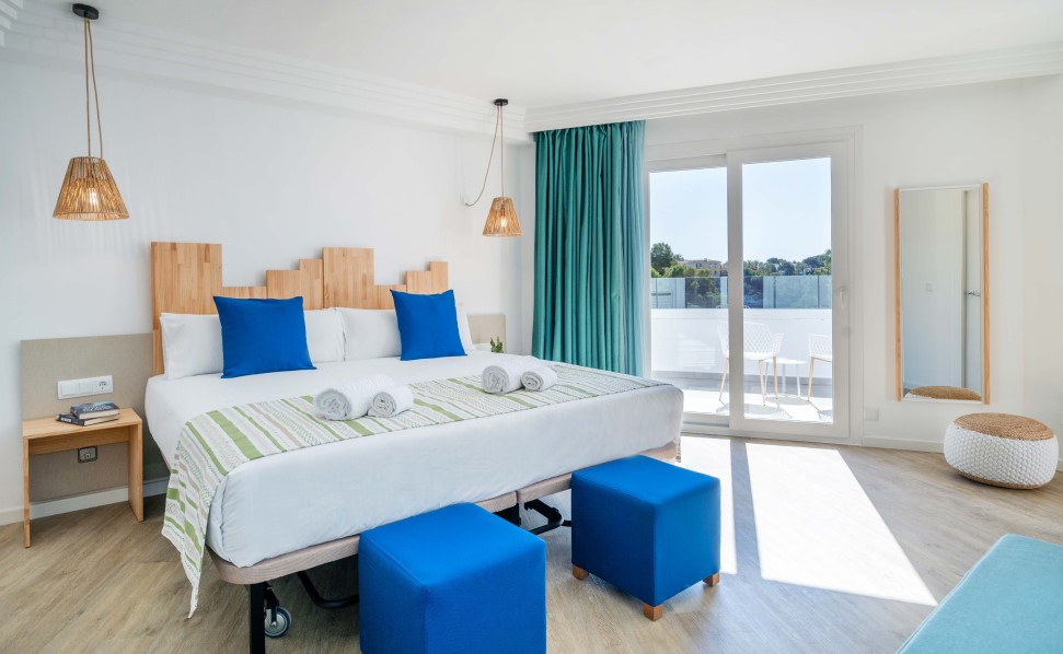 camera junior suite marsenses ferrera blanca hotel adults only camera spaziosa junior suite marsenses ferrera blanca hotel adults only cala dor