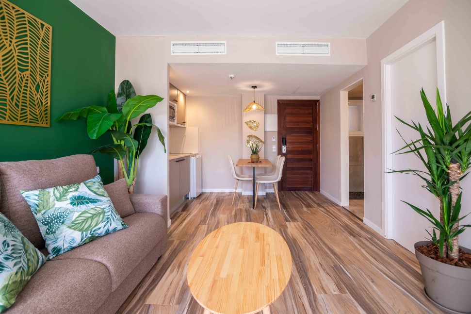 soggiorno e angolo cottura appartamento superior swimup marsenses natura olea hotel