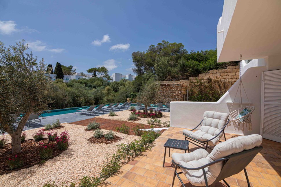 accesso alla terrazza e alla piscina esclusiva appartamento superior swimup marsenses natura olea hotel