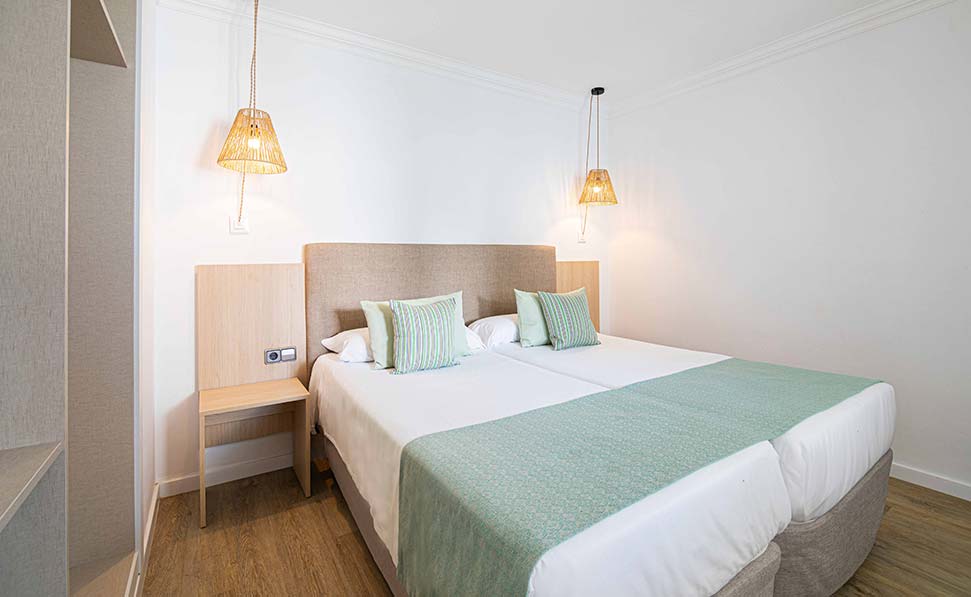 sofá da sala apartamento hotel marsenses ferrera blanca