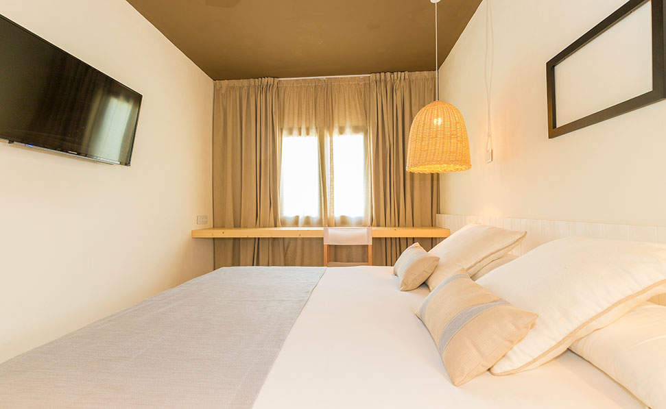 cama e luminária suíte marsenses paradise club hotel